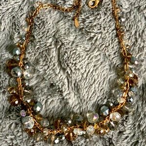 Necklace with very shiny crystals